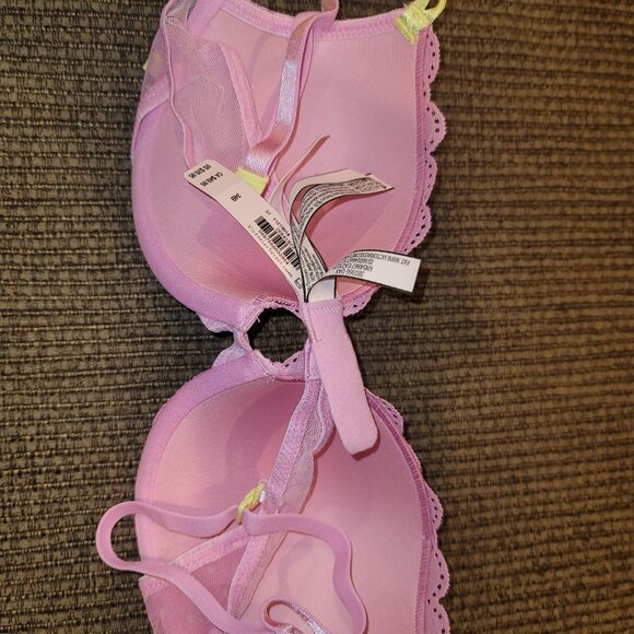 Victoria Secret Bra - Picture 2 of 3